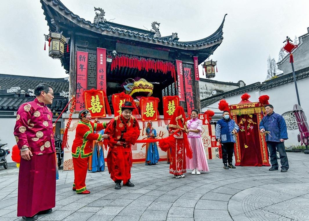上海三林：龙狮名镇迎龙年 龙腾狮跃闹元宵
